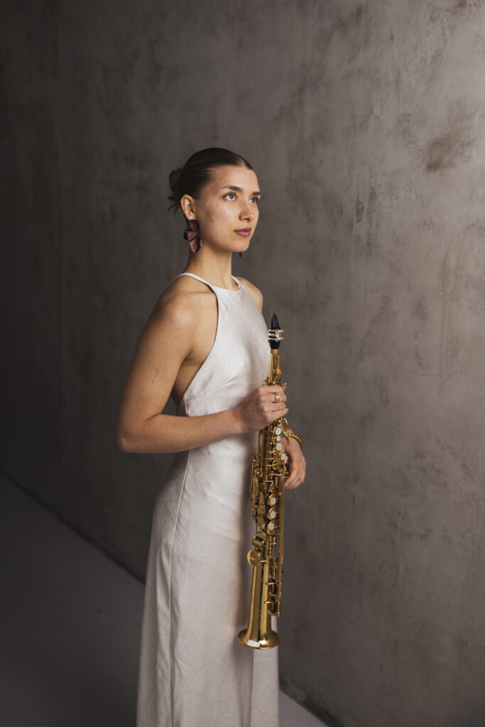 Gisela Dekort, Soprano saxophone